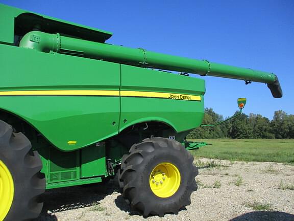 Image of John Deere S790 equipment image 4