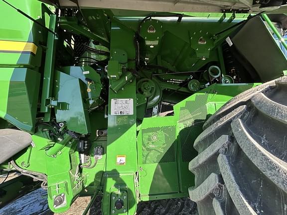 Image of John Deere S790 equipment image 1