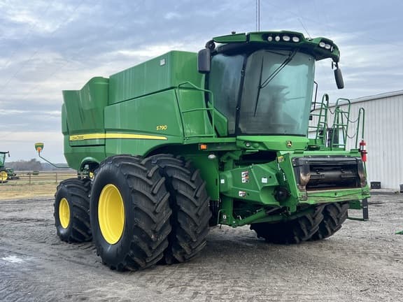 Image of John Deere S790 equipment image 4