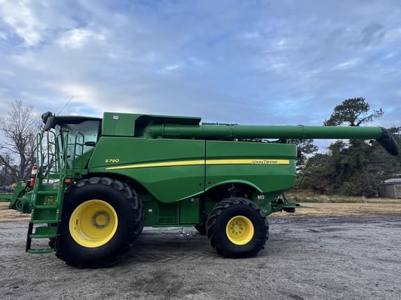 Image of John Deere S790 equipment image 2