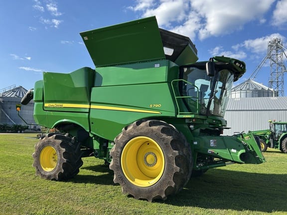 2021 John Deere S790 Equipment Image0