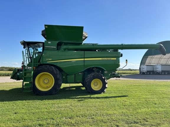 Image of John Deere S790 equipment image 1