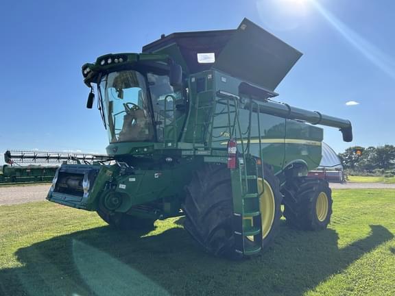 Image of John Deere S790 equipment image 2