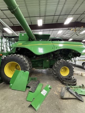Image of John Deere S790 equipment image 4