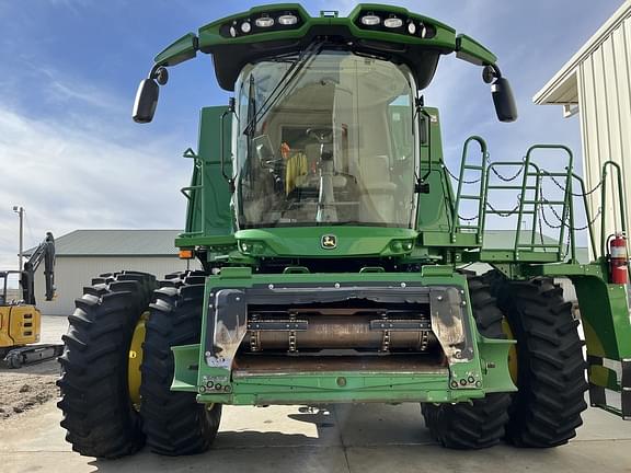 Image of John Deere S790 equipment image 1