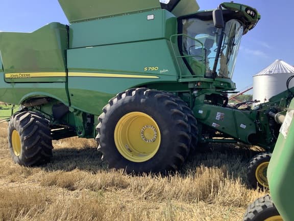 Image of John Deere S790 Primary image