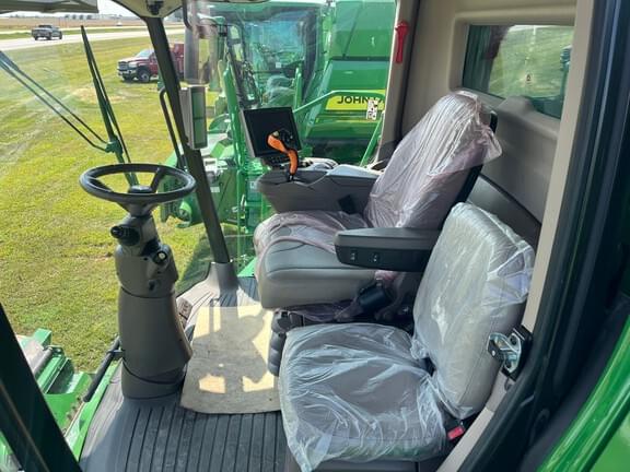 Image of John Deere S790 equipment image 4