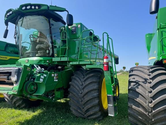 Image of John Deere S790 equipment image 2