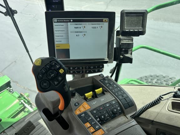 Image of John Deere S790 equipment image 4