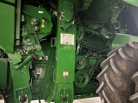 Image of John Deere S790 equipment image 1