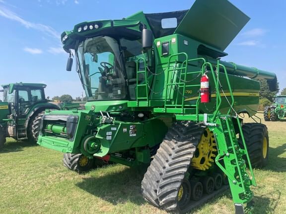 2021 John Deere S790 Equipment Image0
