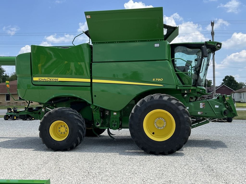 Main image John Deere S790