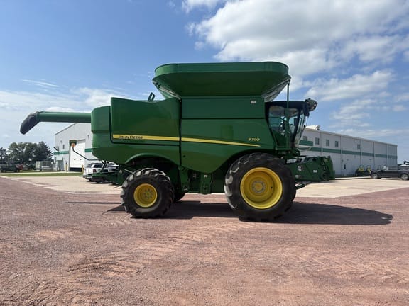 2021 John Deere S790 Equipment Image0