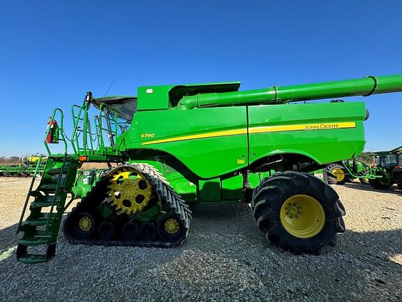 Image of John Deere S790 equipment image 1