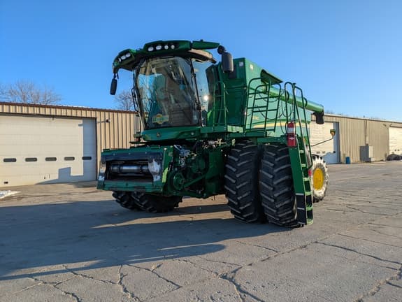 Image of John Deere S790 equipment image 4