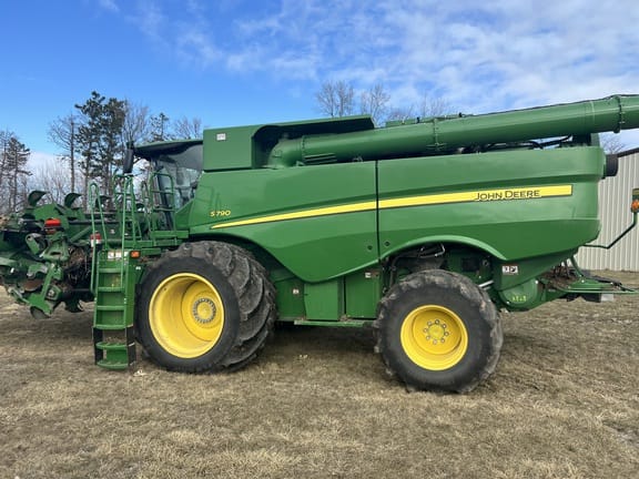 2021 John Deere S790 Equipment Image0