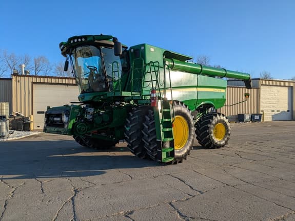 Image of John Deere S790 equipment image 1