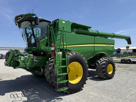 Main image John Deere S790