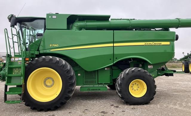 Image of John Deere S790 equipment image 1