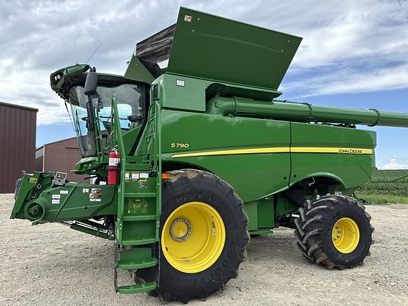 Image of John Deere S790 equipment image 2