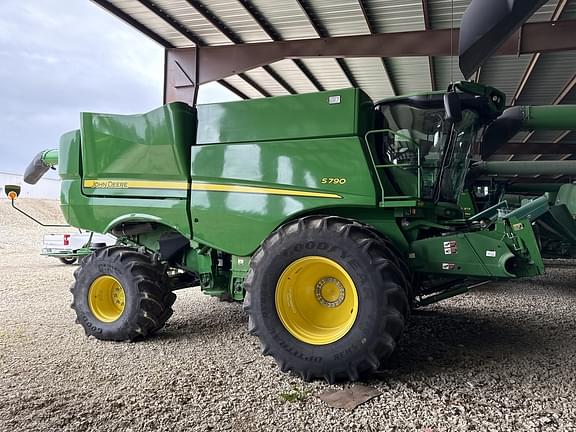 Image of John Deere S790 equipment image 2