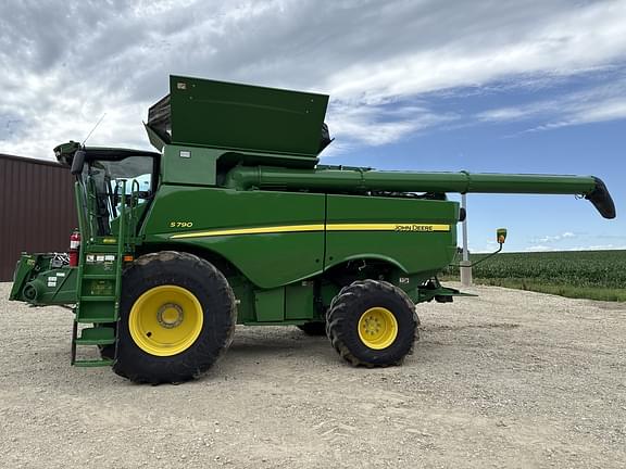 Image of John Deere S790 equipment image 4