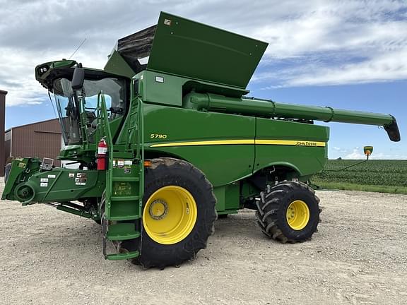 Image of John Deere S790 equipment image 1