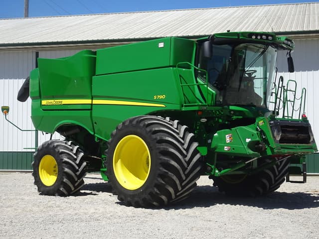 Image of John Deere S790 equipment image 1