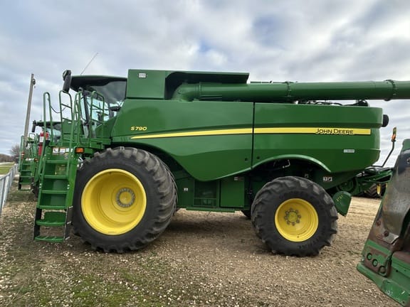 Main image John Deere S790