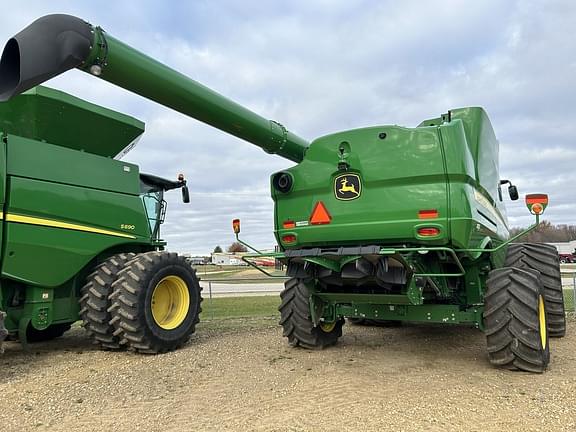 Image of John Deere S790 equipment image 4