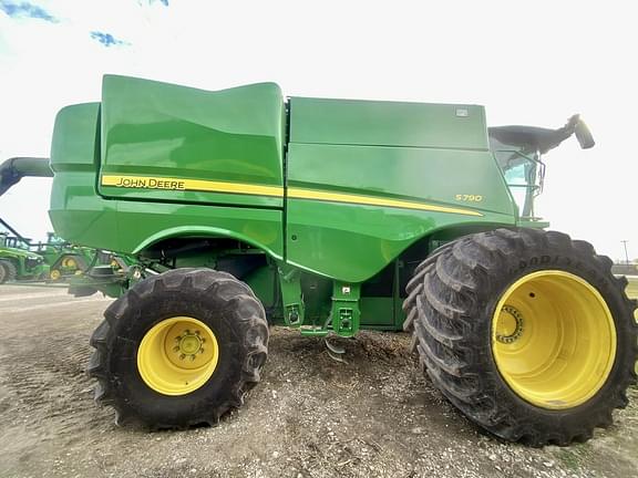 Image of John Deere S790 equipment image 2