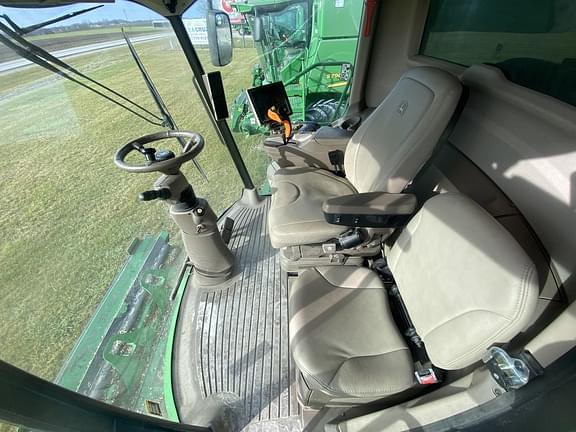 Image of John Deere S790 equipment image 4