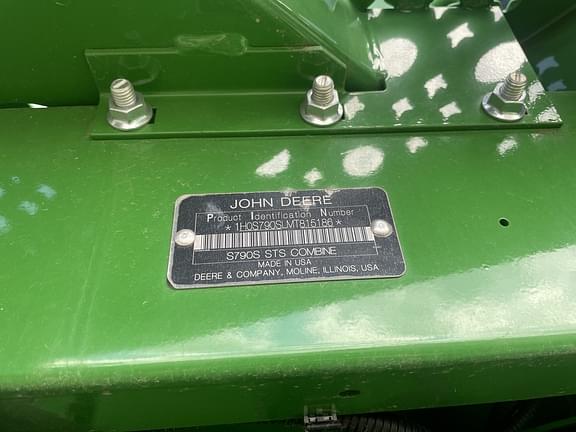 Image of John Deere S790 equipment image 2