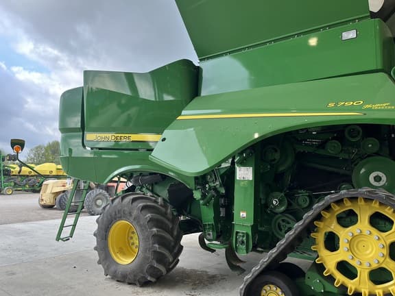 Image of John Deere S790 equipment image 3