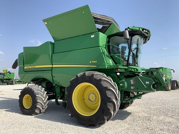 Image of John Deere S790 equipment image 1