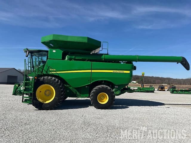 Image of John Deere S790 equipment image 1