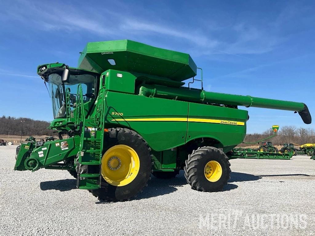 2021 John Deere S790 Equipment Image0