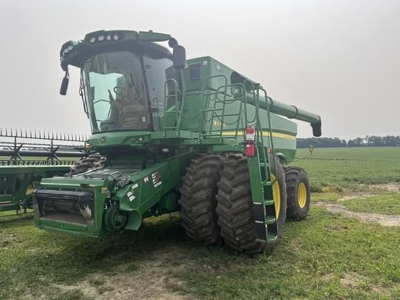 Image of John Deere S790 equipment image 1