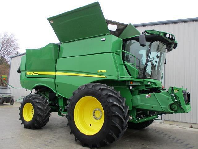 Image of John Deere S790 equipment image 1