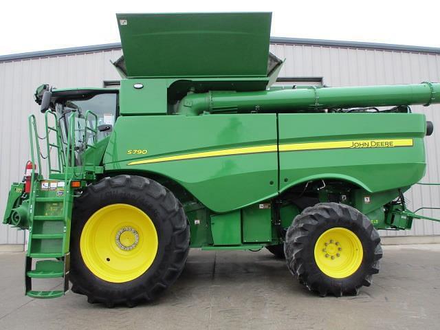 Image of John Deere S790 equipment image 2