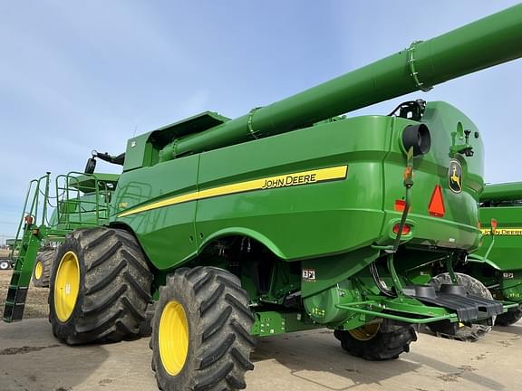 Image of John Deere S790 equipment image 1