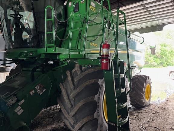 Image of John Deere S790 equipment image 1