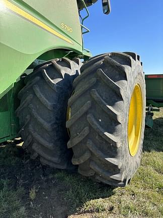 Image of John Deere S790 equipment image 1