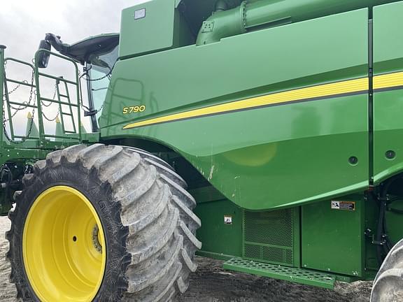 Image of John Deere S790 equipment image 1