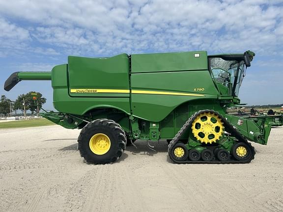 Image of John Deere S790 equipment image 1