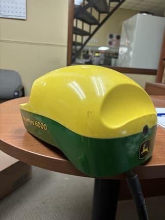 Image of John Deere StarFire 6000 equipment image 2