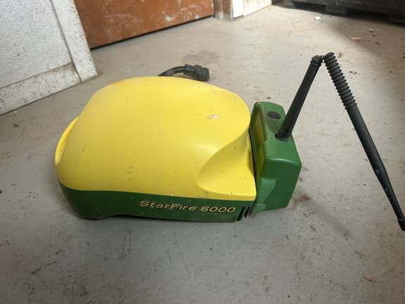 Image of John Deere StarFire 6000 equipment image 2
