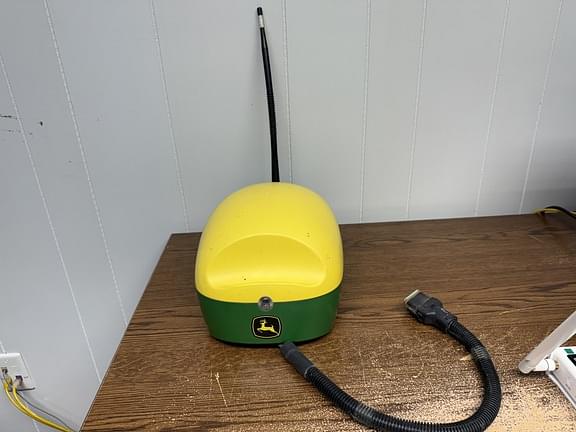 Image of John Deere StarFire 6000 equipment image 3