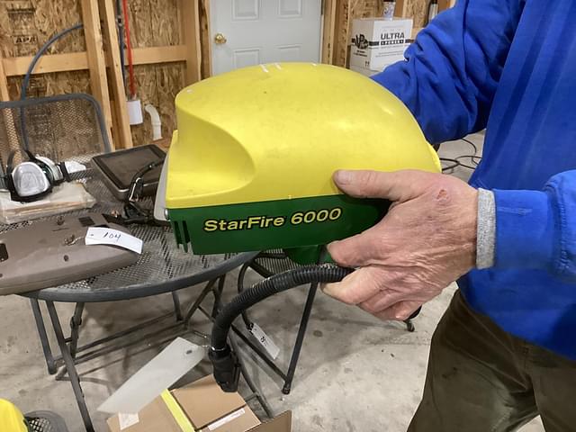 Image of John Deere StarFire 6000 equipment image 1