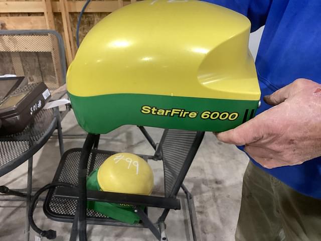 Image of John Deere StarFire 6000 equipment image 1